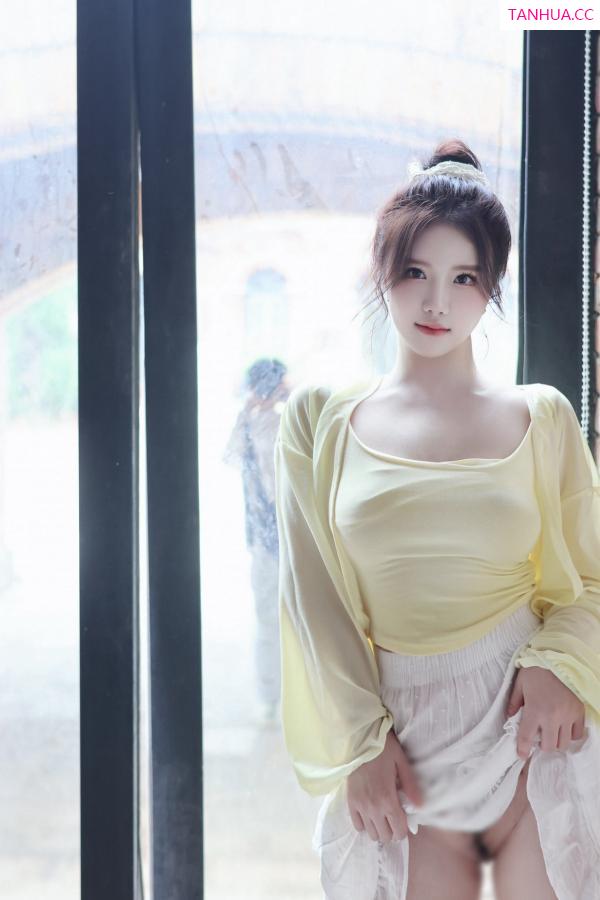   [XiuRen]高清写真图 2024.08.16 No.9024 小薯条nienie 美乳性感第88张图片